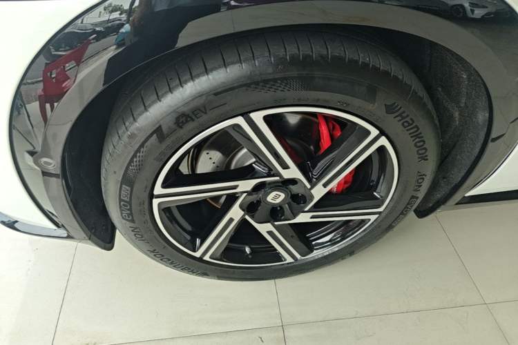 Used Xiaomi Auto YU7 2025 Ultra-Long Range High-Performance All-Wheel-Drive Max Edition Left Front Wheel Hub
