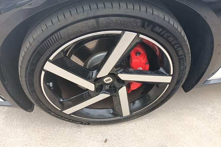 Used Xiaomi Auto YU7 2025 Ultra-Long Range High-Performance All-Wheel-Drive Max Edition Left Front Wheel Hub