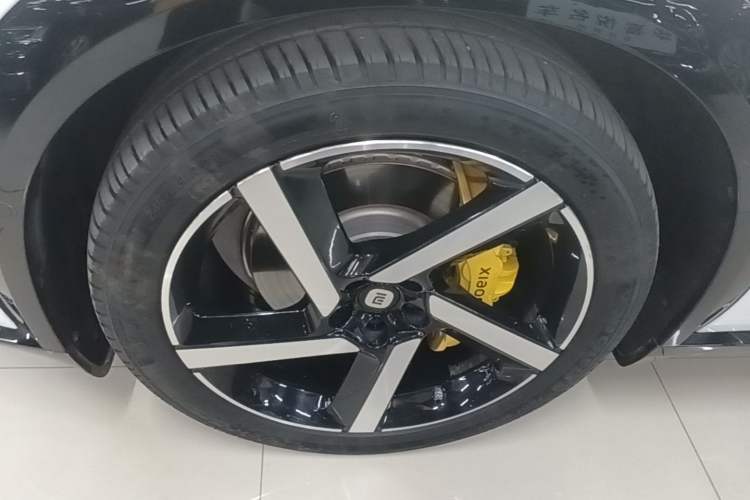 Used Xiaomi Auto YU7 2025 Ultra-Long Range All-Wheel Drive Pro Version Left Front Wheel Hub