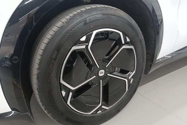Used Xiaomi Auto YU7 2025 Ultra-Long Range Rear-Wheel Drive Version Left Front Wheel Hub