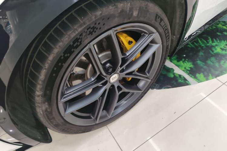 Used Xiaomi Auto YU7 2025 Ultra-Long Range High-Performance All-Wheel-Drive Max Edition Left Front Wheel Hub