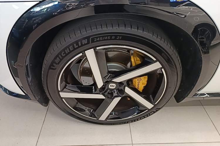 Used Xiaomi Auto YU7 2025 Ultra-Long Range High-Performance All-Wheel-Drive Max Edition Left Front Wheel Hub