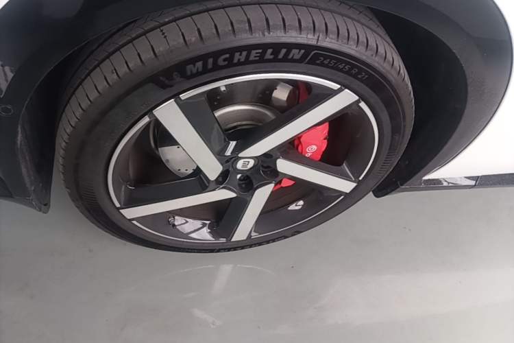 Used Xiaomi Auto YU7 2025 Ultra-Long Range High-Performance All-Wheel-Drive Max Edition Left Front Wheel Hub