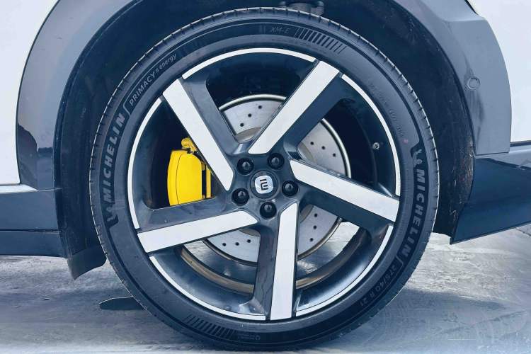 Used Xiaomi Auto YU7 2025 Ultra-Long Range High-Performance All-Wheel-Drive Max Edition Left Front Wheel Hub