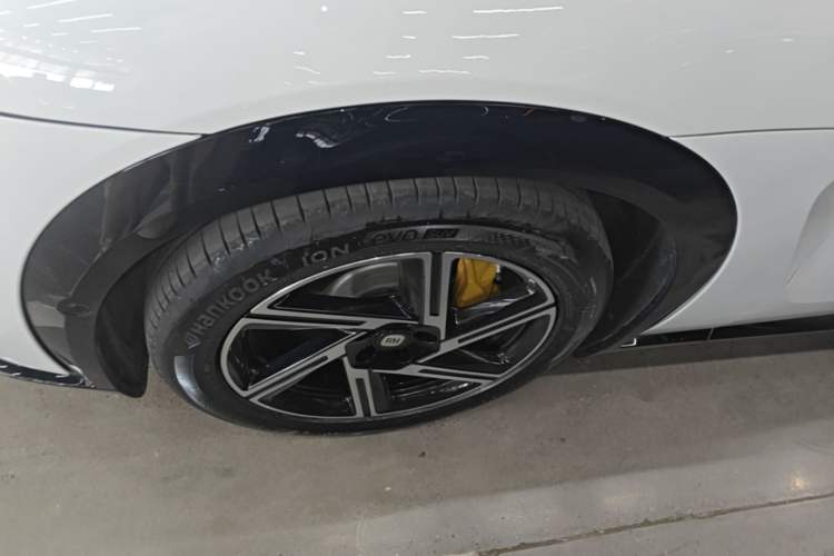 Used Xiaomi Auto YU7 2025 Ultra-Long Range All-Wheel Drive Pro Version Left Front Wheel Hub