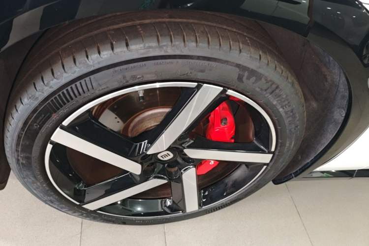 Used Xiaomi Auto YU7 2025 Ultra-Long Range High-Performance All-Wheel-Drive Max Edition Left Front Wheel Hub