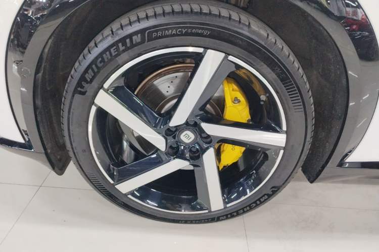 Used Xiaomi Auto YU7 2025 Ultra-Long Range High-Performance All-Wheel-Drive Max Edition Left Front Wheel Hub