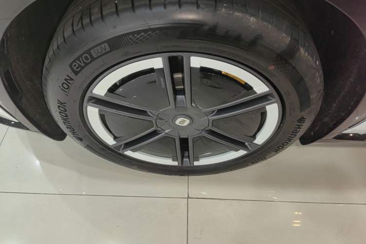 Used Xiaomi Auto YU7 2025 Ultra-Long Range Rear-Wheel Drive Version Left Front Wheel Hub