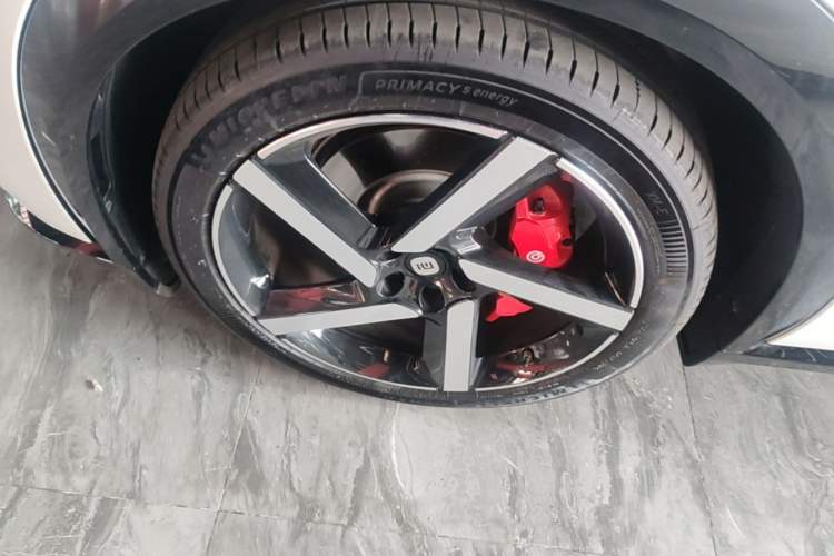 Used Xiaomi Auto YU7 2025 Ultra-Long Range High-Performance All-Wheel-Drive Max Edition Left Front Wheel Hub