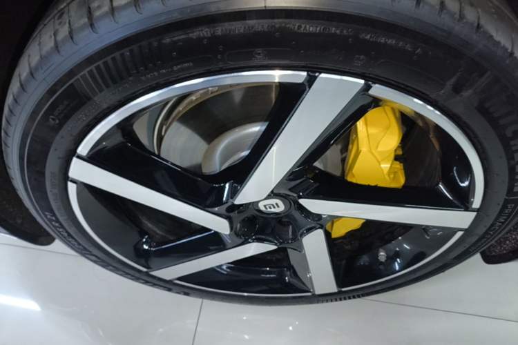Used Xiaomi Auto YU7 2025 Ultra-Long Range All-Wheel Drive Pro Version Left Front Wheel Hub