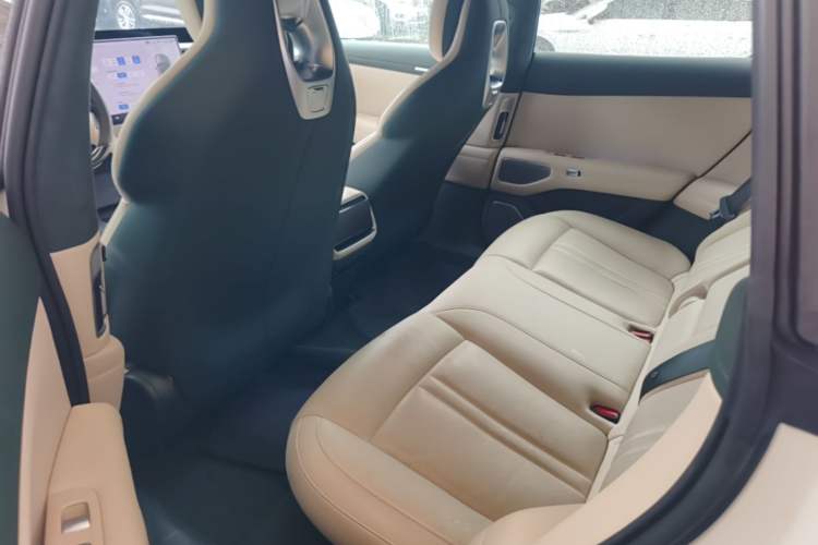 Used Xiaomi Auto YU7 2025 Ultra-Long Range High-Performance All-Wheel-Drive Max Edition Left Rear Seat