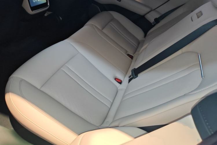 Used Xiaomi Auto YU7 2025 Ultra-Long Range High-Performance All-Wheel-Drive Max Edition Left Rear Seat