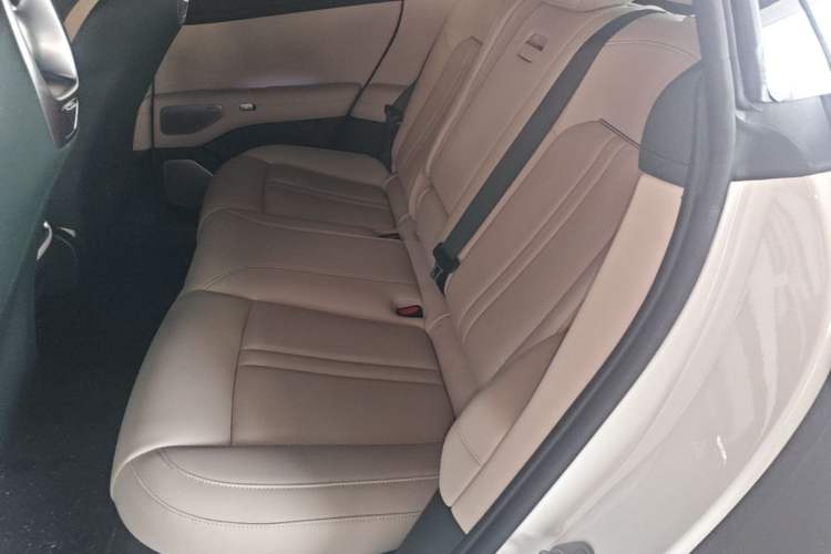 Used Xiaomi Auto YU7 2025 Ultra-Long Range High-Performance All-Wheel-Drive Max Edition Left Rear Seat