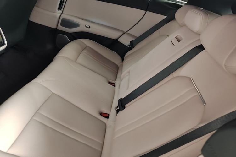 Used Xiaomi Auto YU7 2025 Ultra-Long Range High-Performance All-Wheel-Drive Max Edition Left Rear Seat