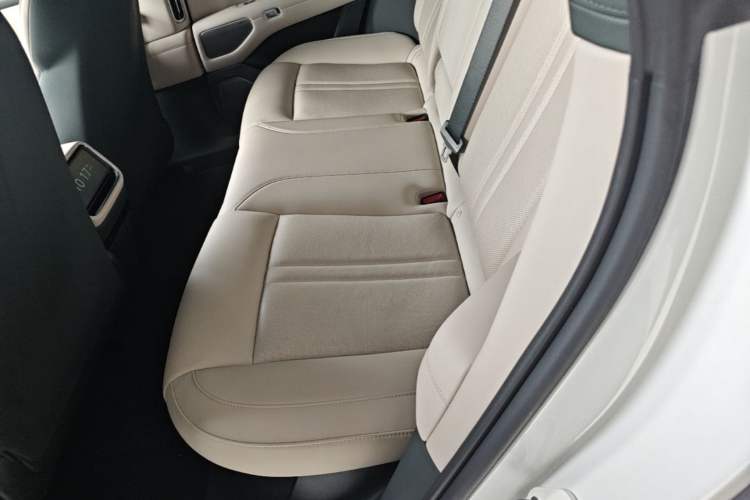 Used Xiaomi Auto YU7 2025 Ultra-Long Range High-Performance All-Wheel-Drive Max Edition Left Rear Seat