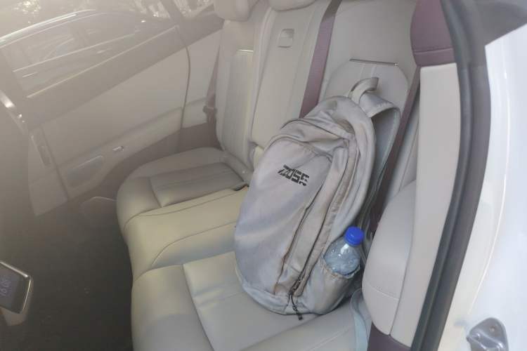 Used Xiaomi Auto YU7 2025 Ultra-Long Range High-Performance All-Wheel-Drive Max Edition Left Rear Seat