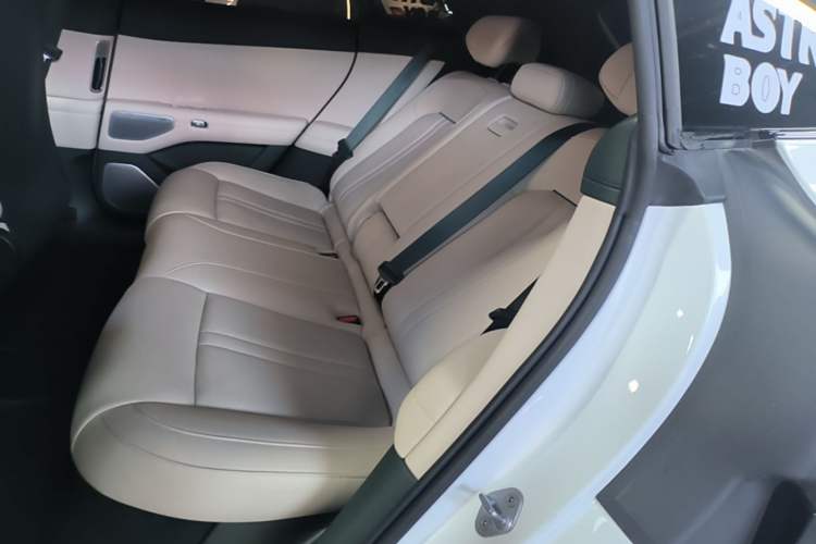 Used Xiaomi Auto YU7 2025 Ultra-Long Range High-Performance All-Wheel-Drive Max Edition Left Rear Seat