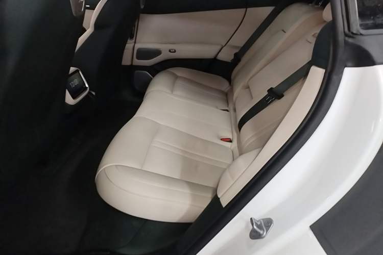 Used Xiaomi Auto YU7 2025 Ultra-Long Range High-Performance All-Wheel-Drive Max Edition Left Rear Seat