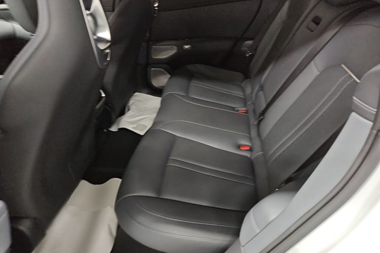 Used Xiaomi Auto YU7 2025 Ultra-Long Range High-Performance All-Wheel-Drive Max Edition Left Rear Seat