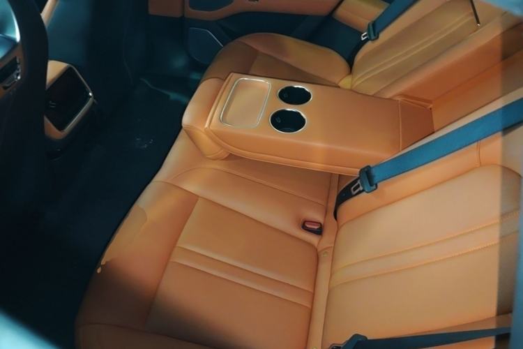 Used Xiaomi Auto YU7 2025 Ultra-Long Range High-Performance All-Wheel-Drive Max Edition Left Rear Seat