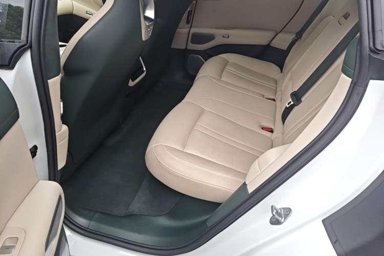 Used Xiaomi Auto YU7 2025 Ultra-Long Range High-Performance All-Wheel-Drive Max Edition Left Rear Seat
