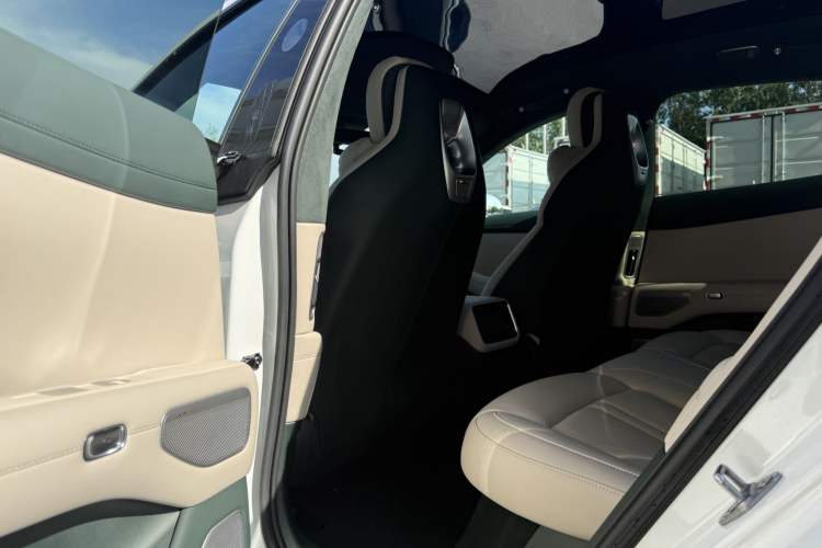Used Xiaomi Auto YU7 2025 Ultra-Long Range High-Performance All-Wheel-Drive Max Edition Left Rear Seat