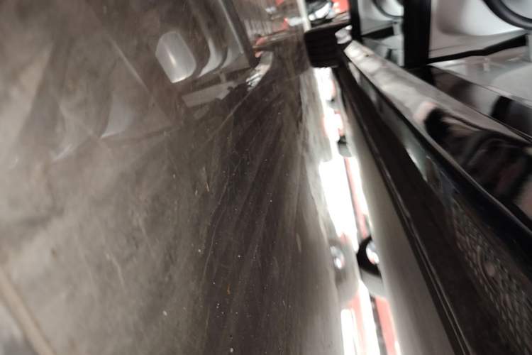 Used Xiaomi Auto YU7 2025 Ultra-Long Range High-Performance All-Wheel-Drive Max Edition Left Side Sill