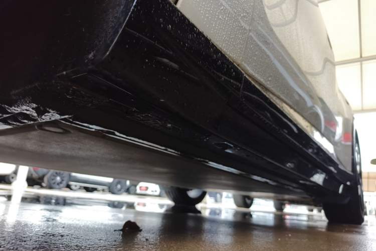 Used Xiaomi Auto YU7 2025 Ultra-Long Range High-Performance All-Wheel-Drive Max Edition Left Side Sill