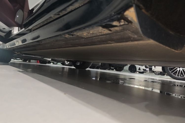 Used Xiaomi Auto YU7 2025 Ultra-Long Range Rear-Wheel Drive Version Left Side Sill