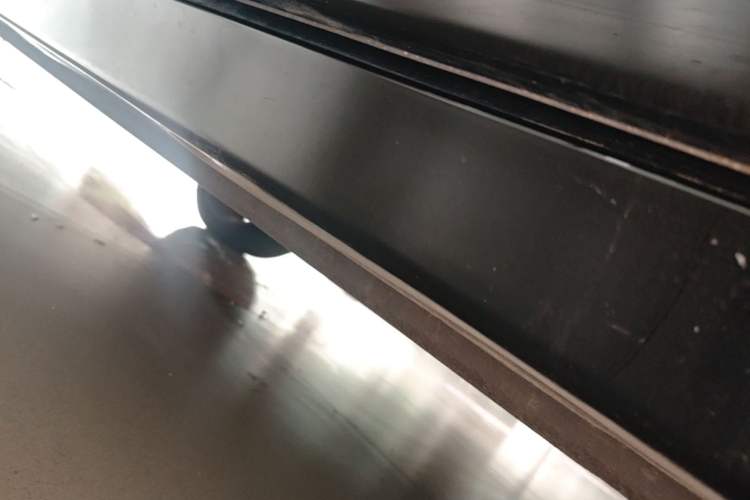 Used Xiaomi Auto YU7 2025 Ultra-Long Range High-Performance All-Wheel-Drive Max Edition Left Side Sill