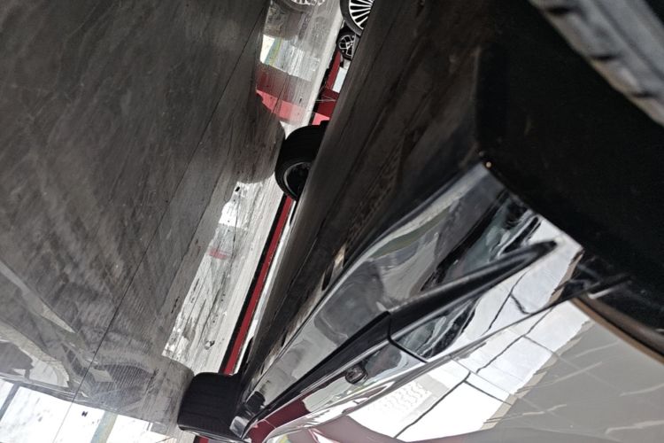 Used Xiaomi Auto YU7 2025 Ultra-Long Range High-Performance All-Wheel-Drive Max Edition Left Side Sill