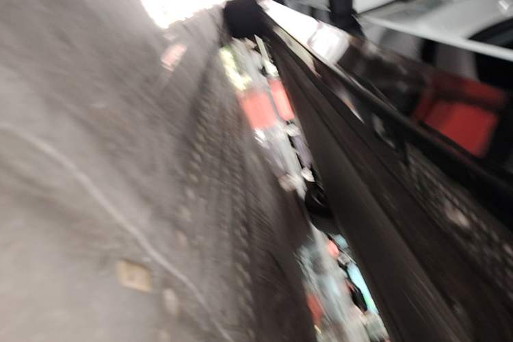 Used Xiaomi Auto YU7 2025 Ultra-Long Range Rear-Wheel Drive Version Left Side Sill