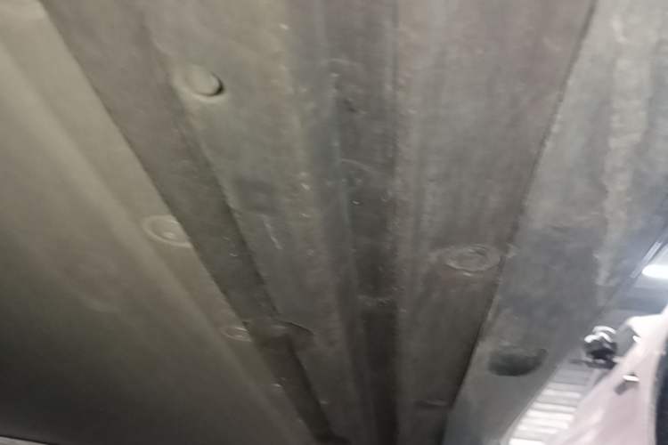 Used Xiaomi Auto YU7 2025 Ultra-Long Range Rear-Wheel Drive Version Left Side Sill