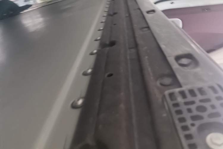 Used Xiaomi Auto YU7 2025 Ultra-Long Range High-Performance All-Wheel-Drive Max Edition Left Side Sill