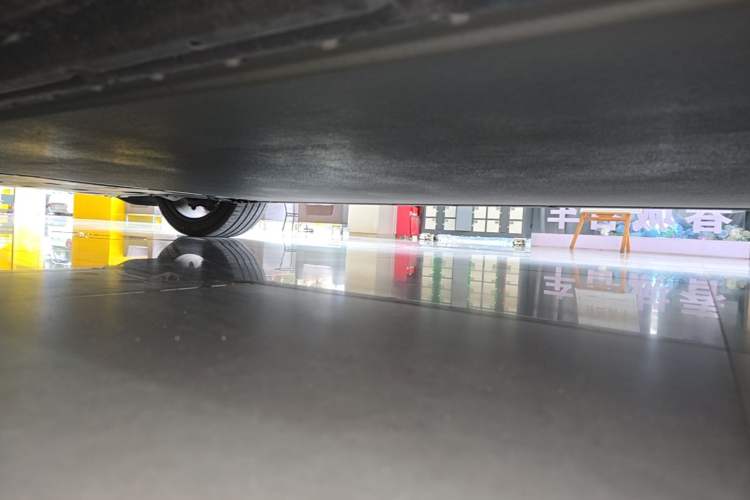 Used Xiaomi Auto YU7 2025 Ultra-Long Range High-Performance All-Wheel-Drive Max Edition Left Side Sill