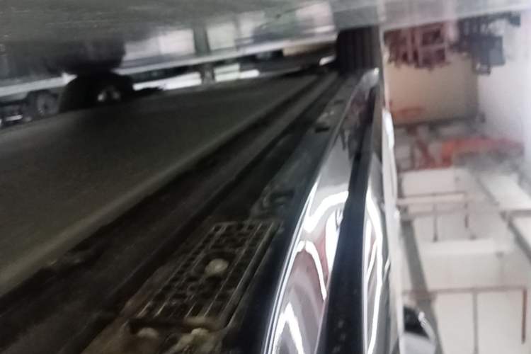 Used Xiaomi Auto YU7 2025 Ultra-Long Range High-Performance All-Wheel-Drive Max Edition Left Side Sill