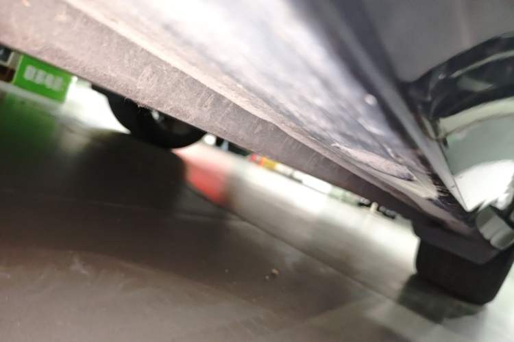 Used Xiaomi Auto YU7 2025 Ultra-Long Range High-Performance All-Wheel-Drive Max Edition Left Side Sill