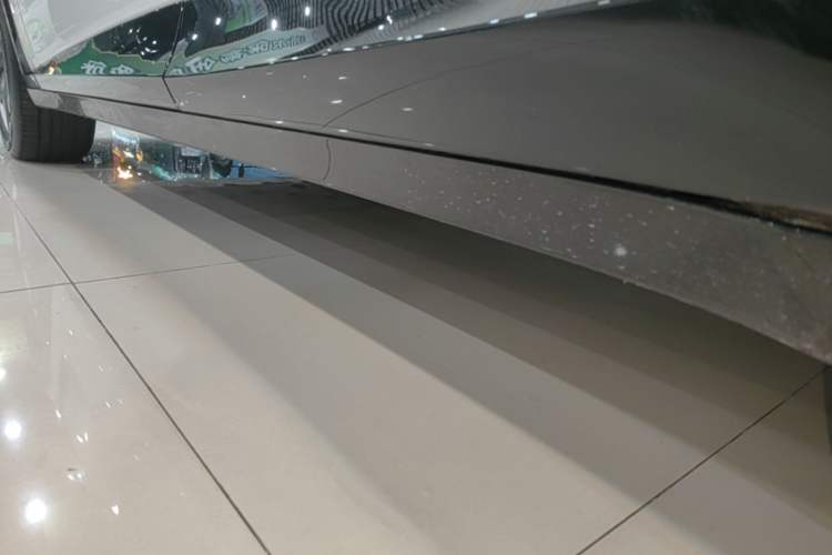Used Xiaomi Auto YU7 2025 Ultra-Long Range Rear-Wheel Drive Version Left Side Sill