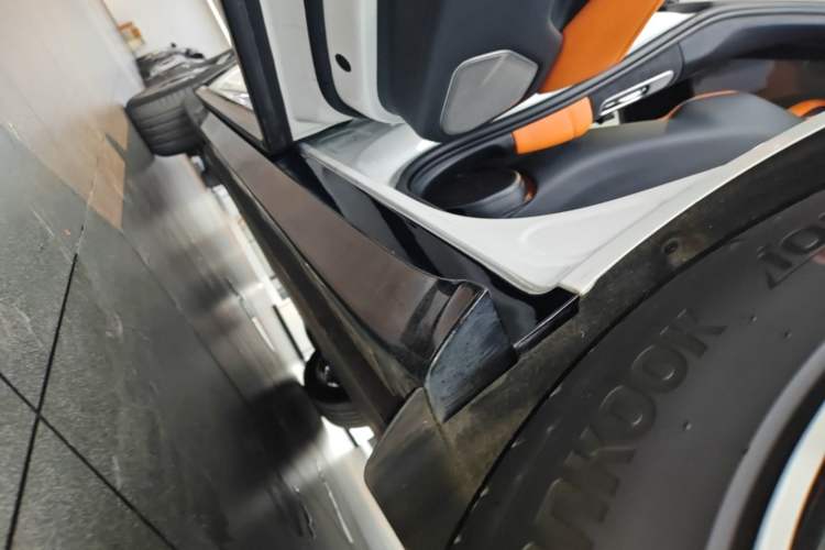 Used Xiaomi Auto YU7 2025 Ultra-Long Range Rear-Wheel Drive Version Left Side Sill