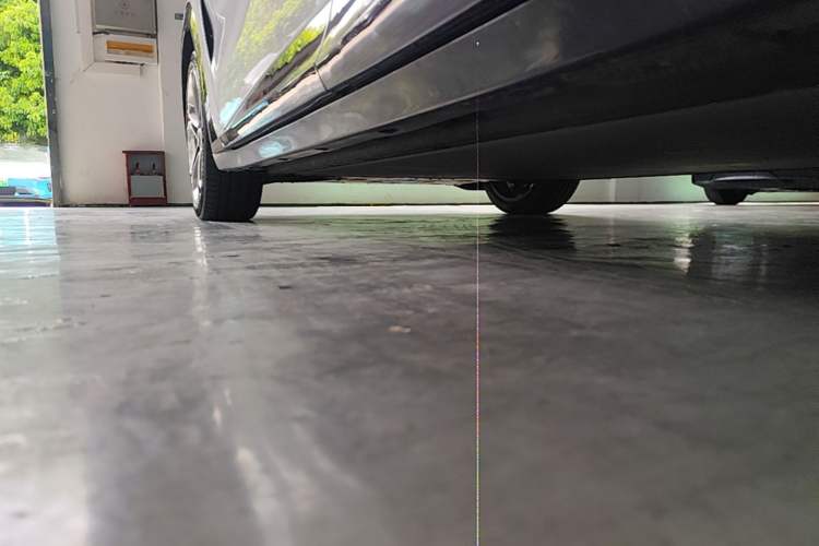 Used Xiaomi Auto YU7 2025 Ultra-Long Range High-Performance All-Wheel-Drive Max Edition Left Side Sill
