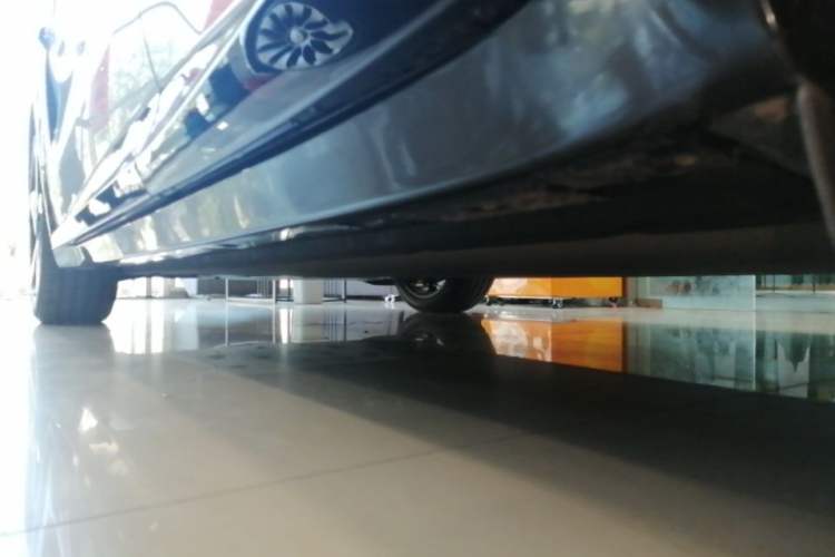 Used Xiaomi Auto YU7 2025 Ultra-Long Range High-Performance All-Wheel-Drive Max Edition Left Side Sill