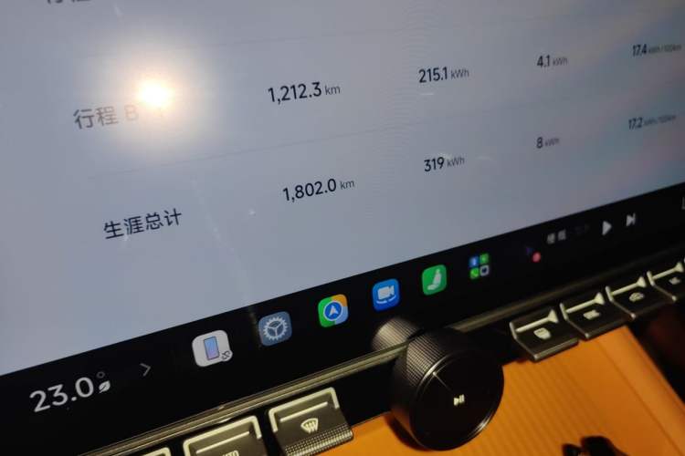 Used Xiaomi Auto YU7 2025 Ultra-Long Range High-Performance All-Wheel-Drive Max Edition Odometer Close Up