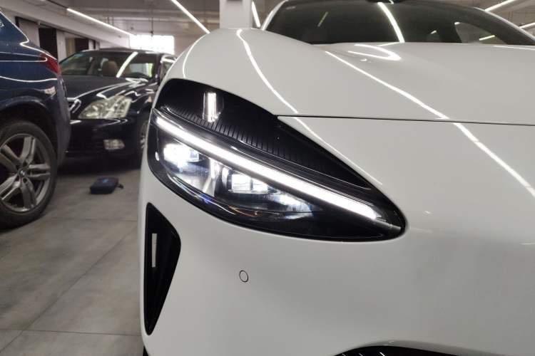 Used Xiaomi Auto YU7 2025 Ultra-Long Range All-Wheel Drive Pro Version Right Front Headlight