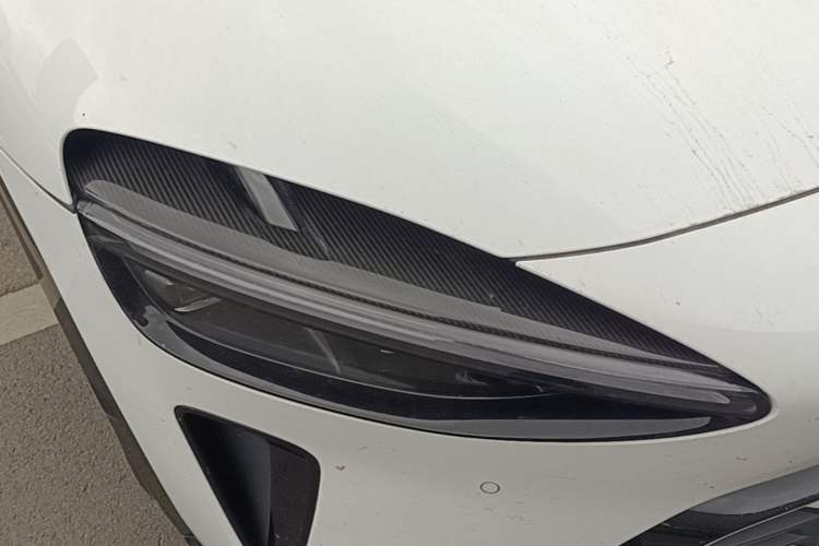 Used Xiaomi Auto YU7 2025 Ultra-Long Range High-Performance All-Wheel-Drive Max Edition Right Front Headlight