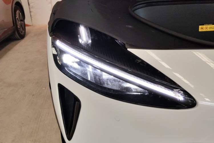 Used Xiaomi Auto YU7 2025 Ultra-Long Range All-Wheel Drive Pro Version Right Front Headlight