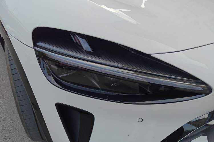 Used Xiaomi Auto YU7 2025 Ultra-Long Range All-Wheel Drive Pro Version Right Front Headlight