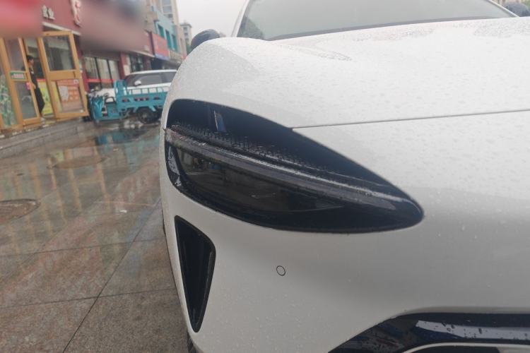 Used Xiaomi Auto YU7 2025 Ultra-Long Range Rear-Wheel Drive Version Right Front Headlight