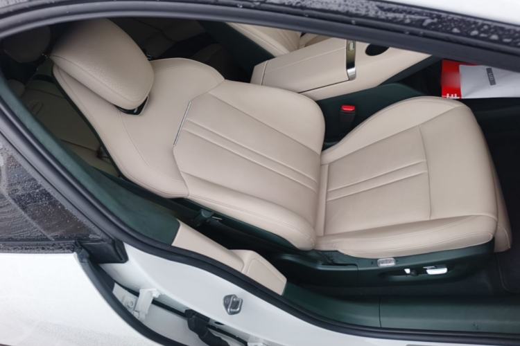 Used Xiaomi Auto YU7 2025 Ultra-Long Range High-Performance All-Wheel-Drive Max Edition Right Front Seat