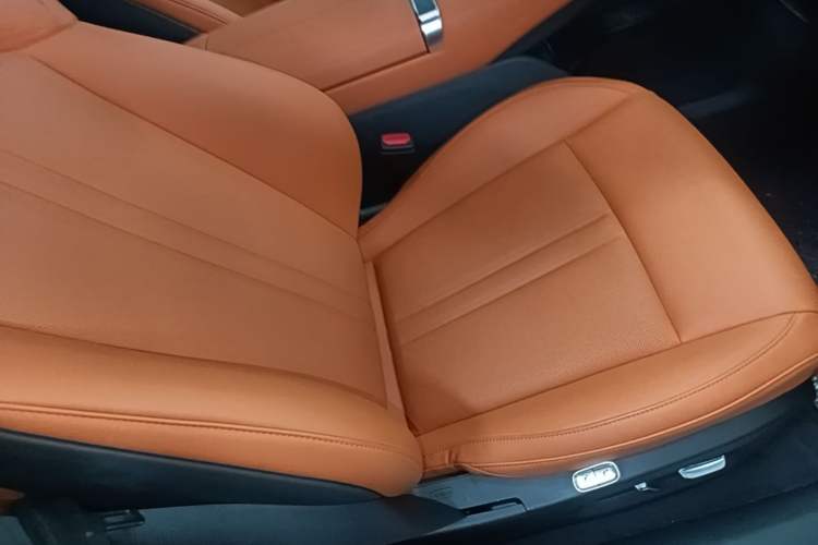 Used Xiaomi Auto YU7 2025 Ultra-Long Range High-Performance All-Wheel-Drive Max Edition Right Front Seat