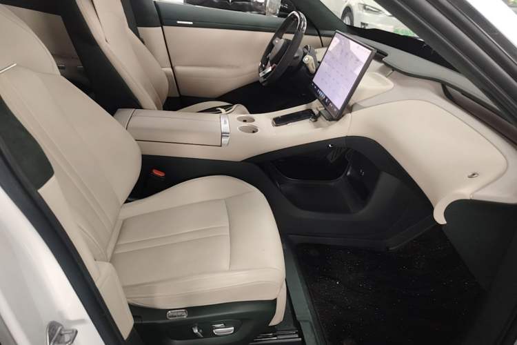 Used Xiaomi Auto YU7 2025 Ultra-Long Range High-Performance All-Wheel-Drive Max Edition Right Front Seat